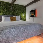 Small Cozy Room In Patio With Piano And Snooker - Sintra Wow Sintra