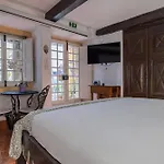 Small Cozy Room In Patio With Piano And Snooker - Sintra Wow Bed & Breakfast
