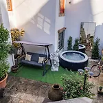 Small Cozy Room In Patio With Piano And Snooker - Sintra Wow