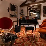 Small Cozy Room In Patio With Piano And Snooker - Sintra Wow Bed & Breakfast