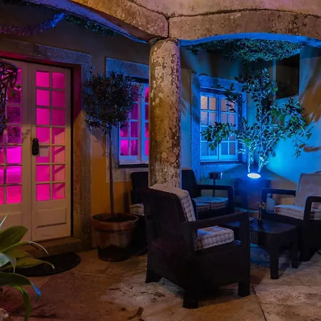 Small Cozy In Patio With Piano And Snooker - Wow Sintra