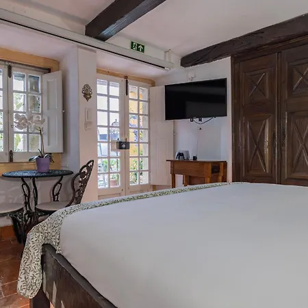 Small Cozy In Patio With Piano And Snooker - Wow Bed & Breakfast