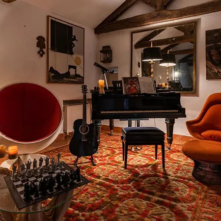 Small Cozy In Patio With Piano And Snooker - Wow Bed & Breakfast